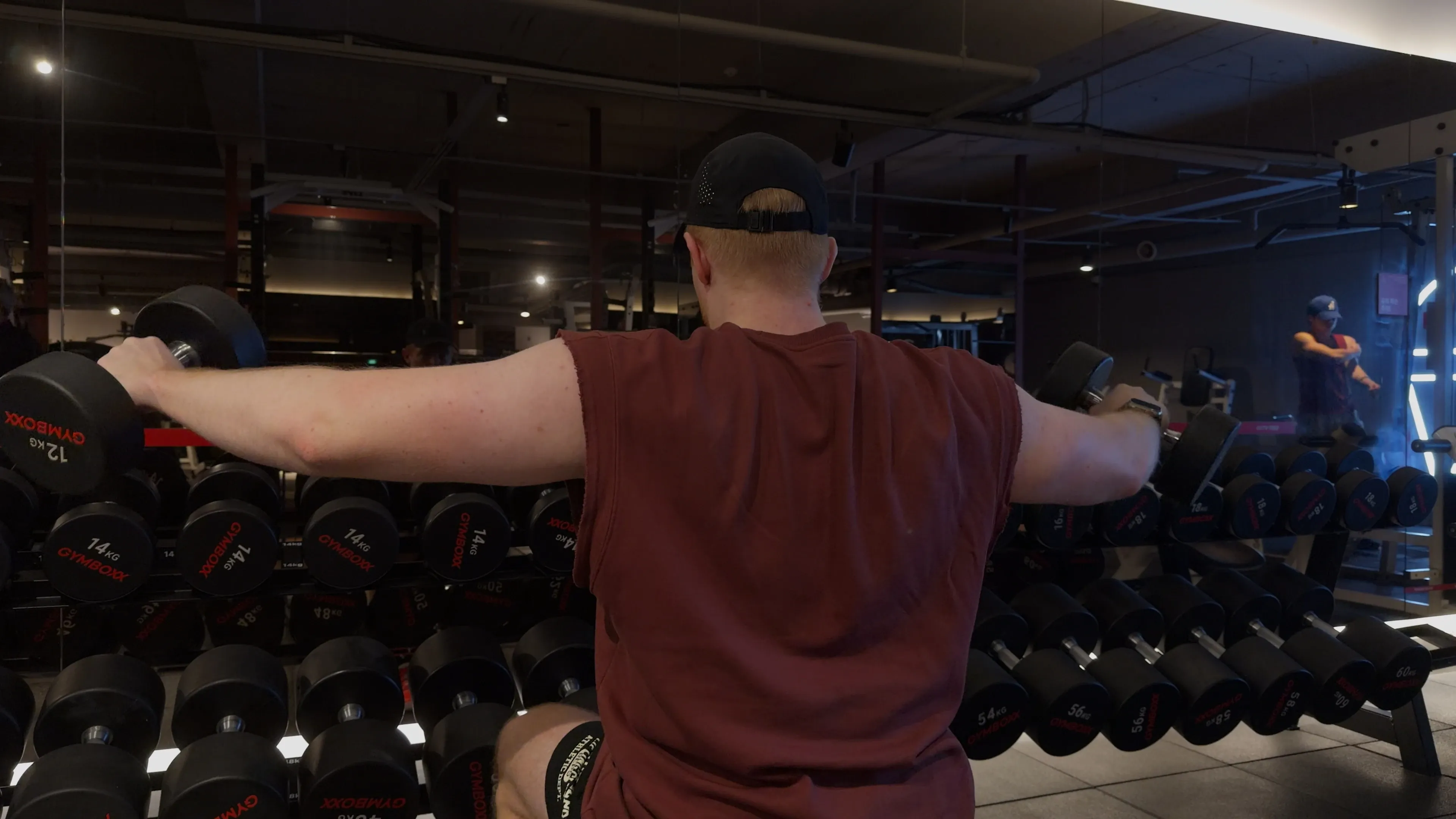 덤벨 사이드 라테랄 레이즈