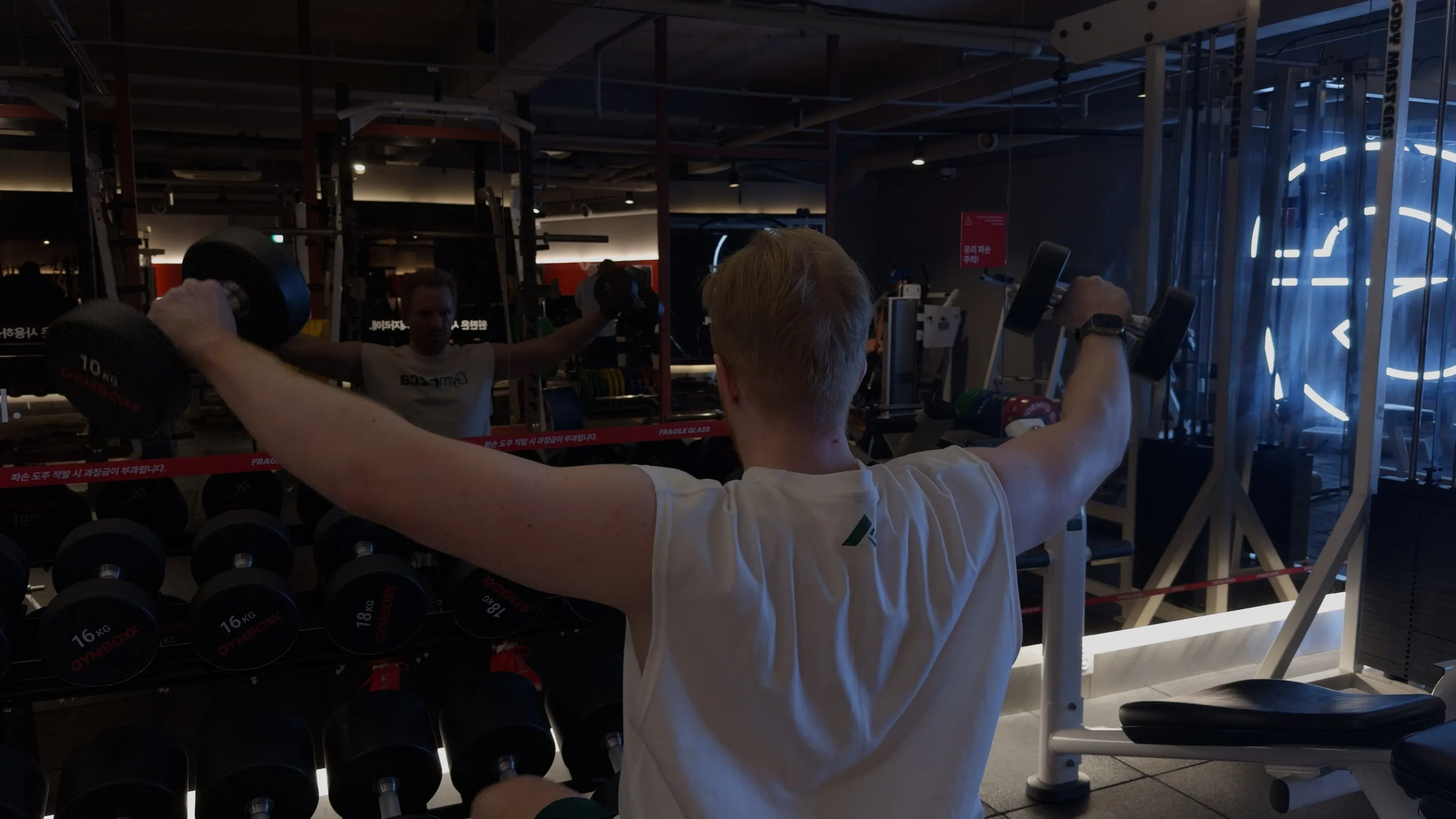 덤벨 사이드 라테랄 레이즈