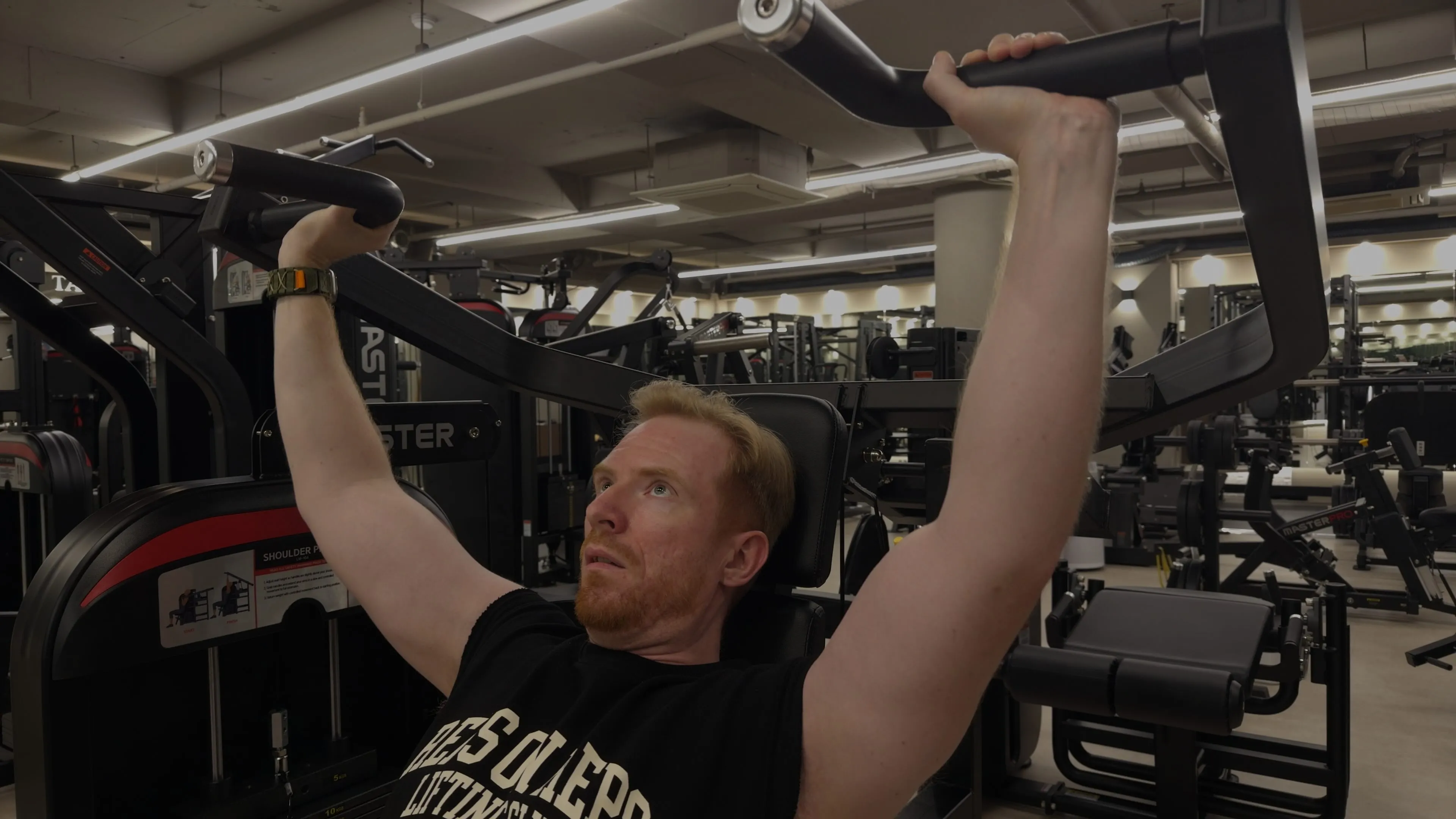 머신 숄더 프레스