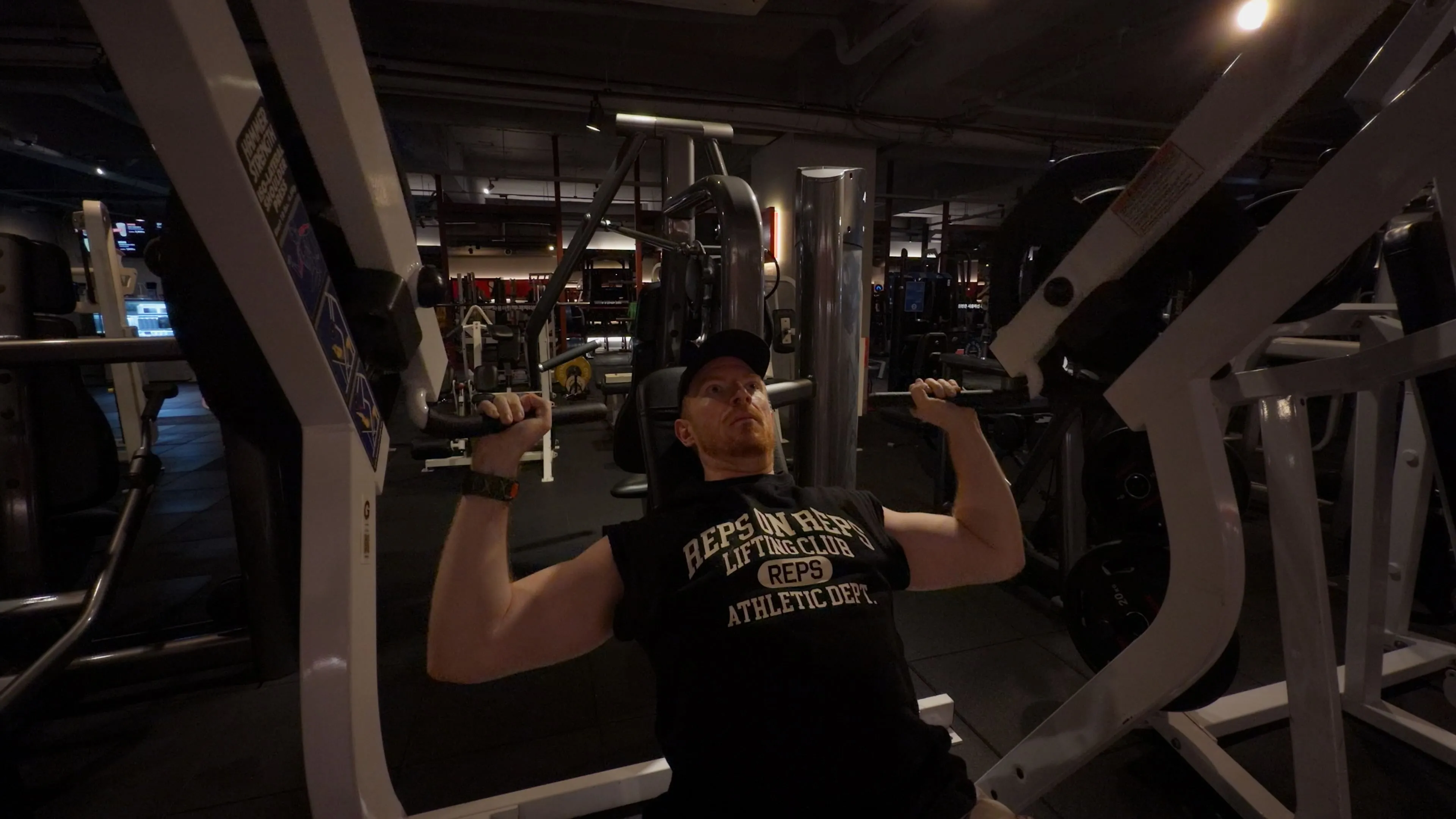 머신 숄더 프레스