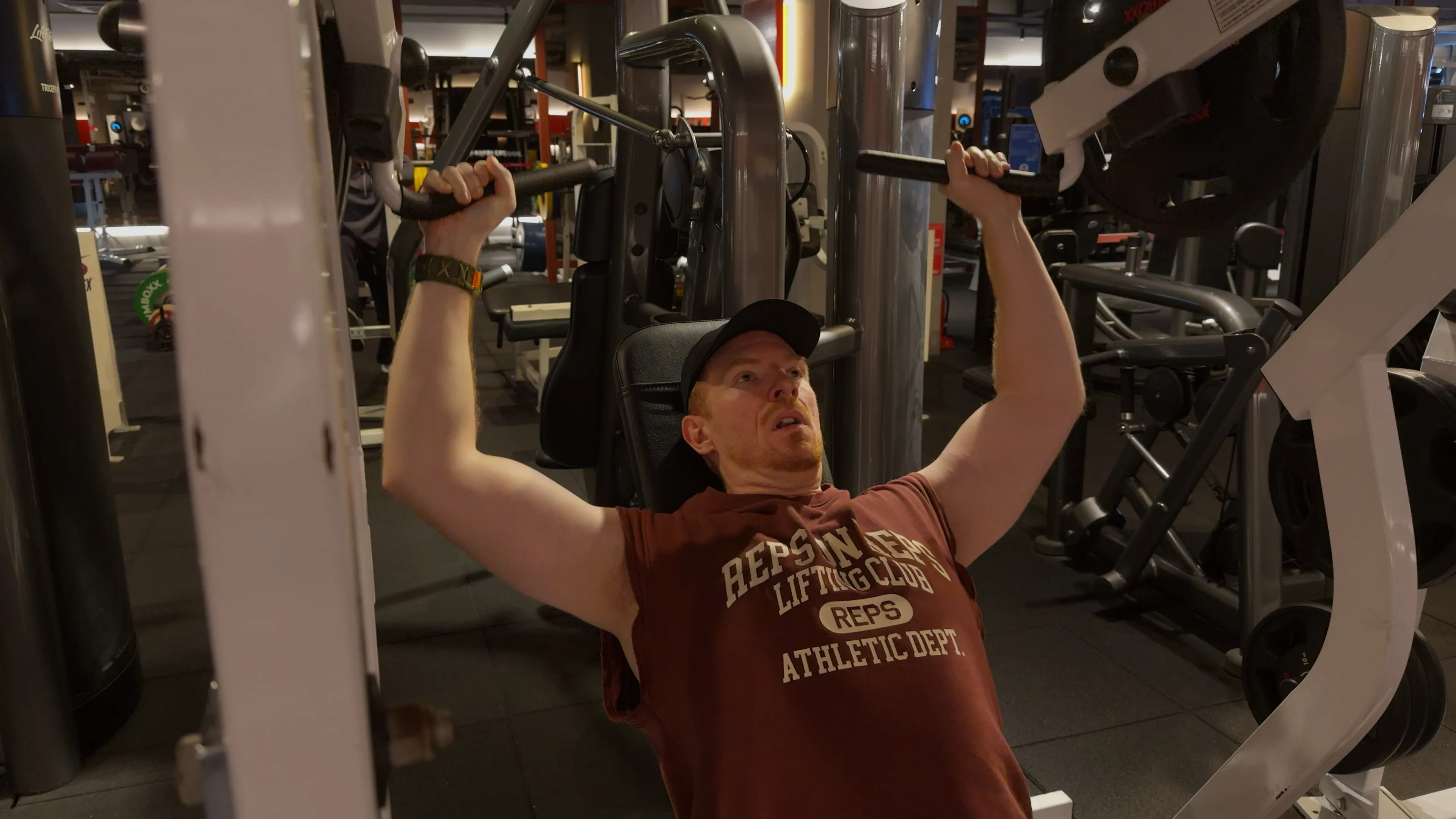 머신 숄더 프레스