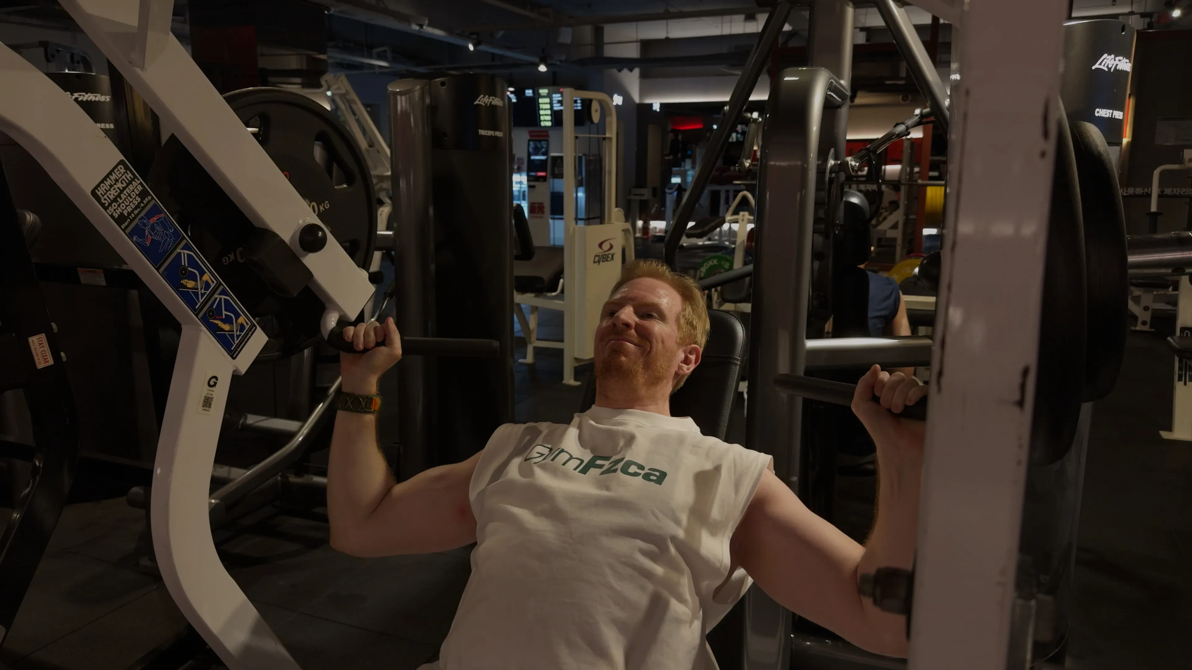 머신 숄더 프레스