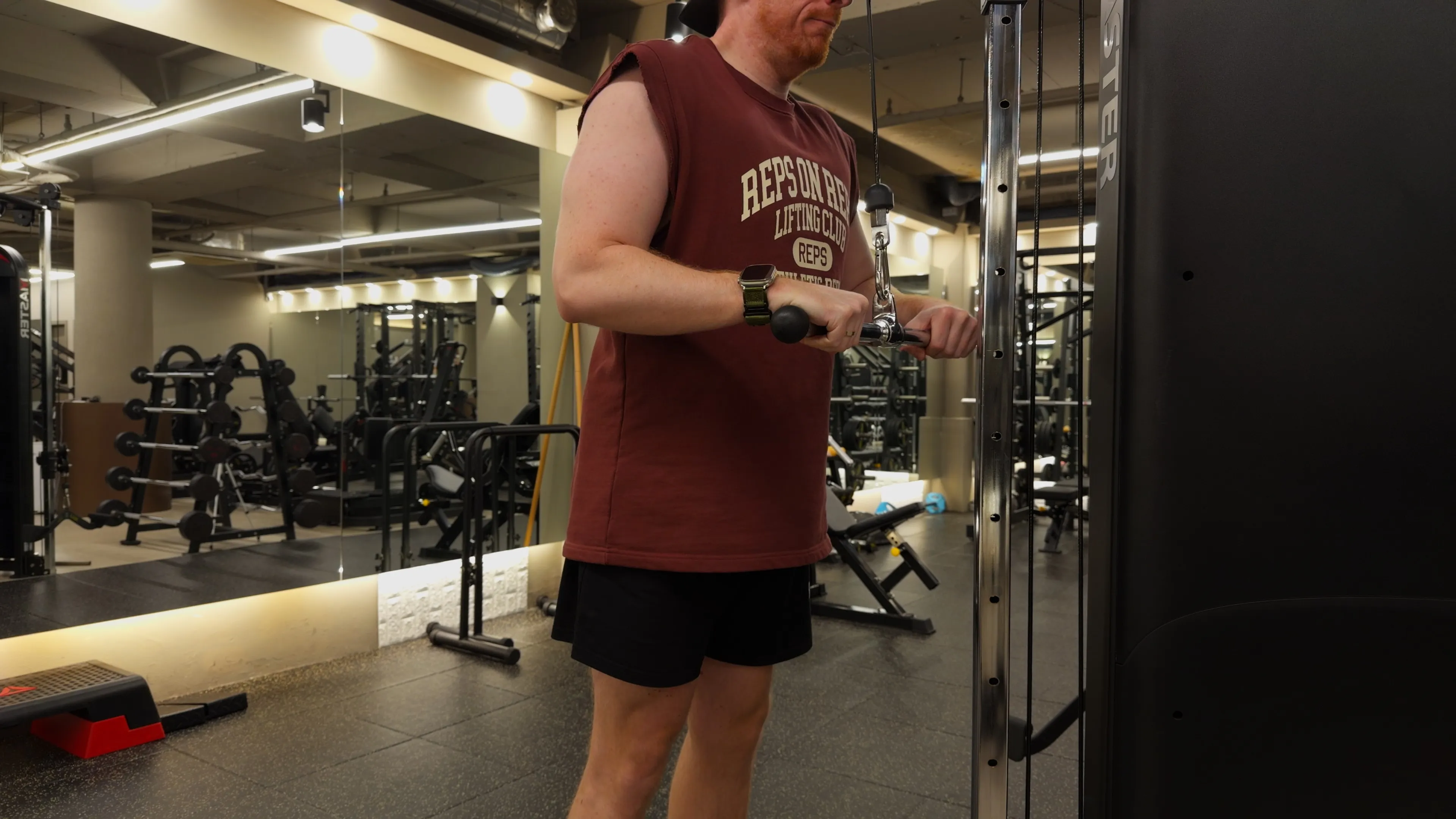 케이블 트라이셉스 푸시다운